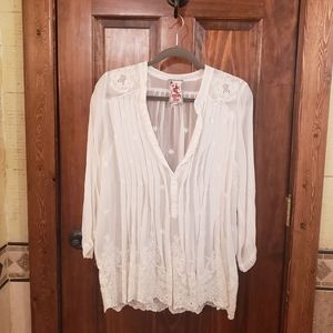 EUC Johnny Was embroidered blouse white small